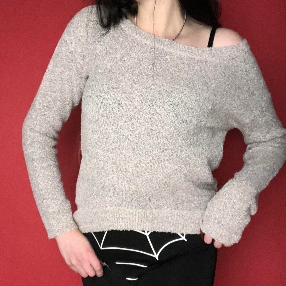Cozy little beige grey sweater  🤍🖤​​​​​​​​​​​​​​​​​​​​​​​